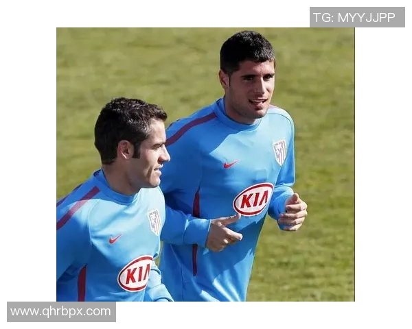 足球球星挑战100米赛道速度极限 展现顶级运动员的爆发力与耐力