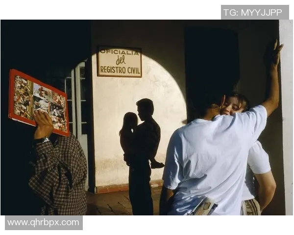 球星带你走进激情四射的街头足球世界感受自由与技巧的极致融合 球星带你走进激情四射的街头足球世界感受自由与技巧的极致融合